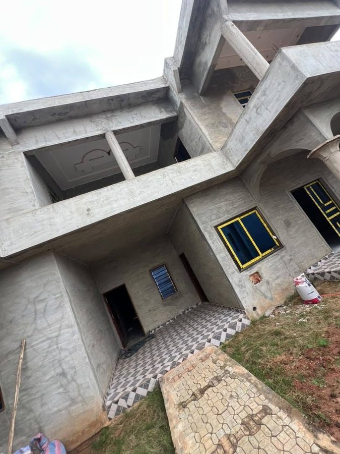 Villa spacieuse de 6 pièces avec garage double et titre foncier