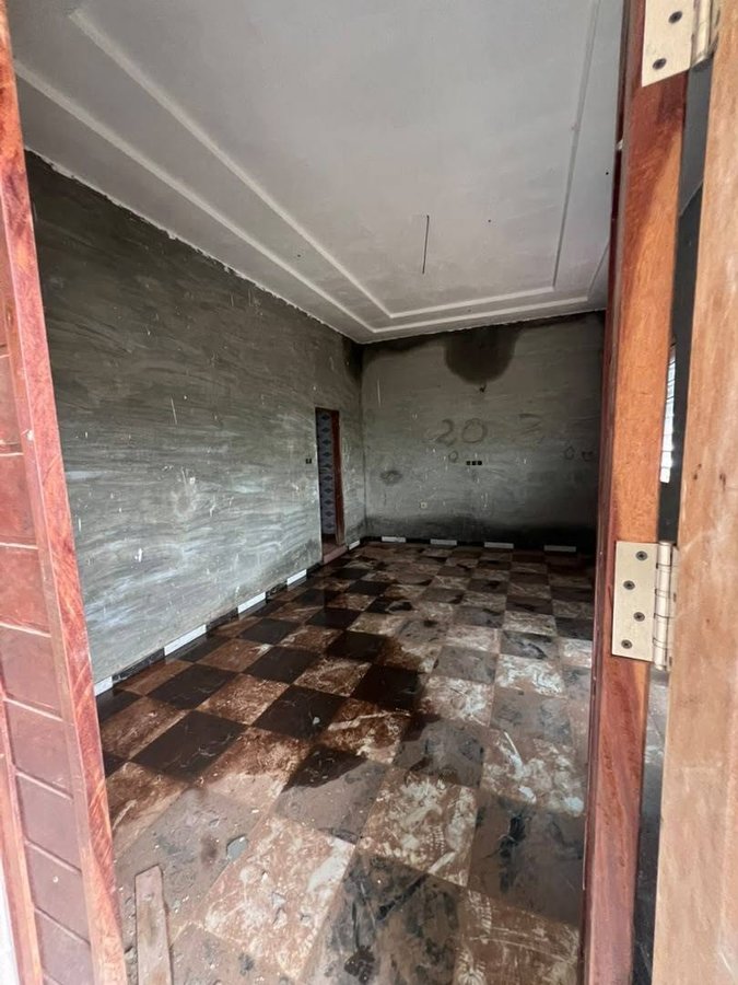 Villa spacieuse de 6 pièces avec garage double et titre foncier