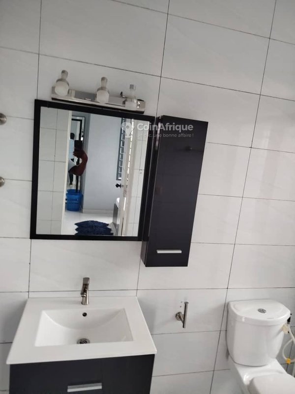 Appartement meublé de 3 pièces avec climatisation et douche privée