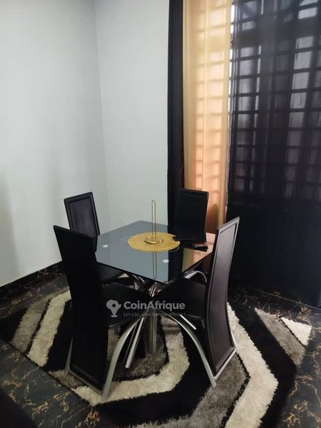 Appartement meublé de 3 pièces avec climatisation et douche privée