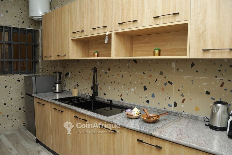 Appartement meublé de 3 pièces avec cuisine équipée et sécurité optimale