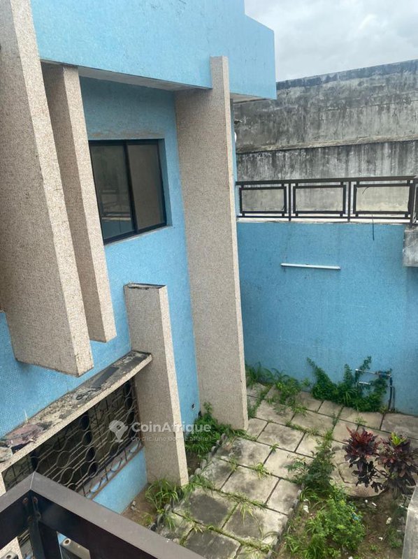 Villa spacieuse R+1 avec 9 chambres et titre foncier sécurisé