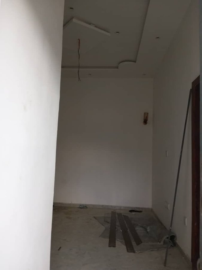 Appartement cosy d'une pièce avec climatisation et design moderne