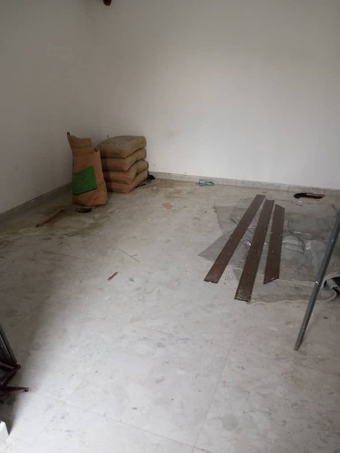 Appartement cosy d'une pièce avec climatisation et design moderne