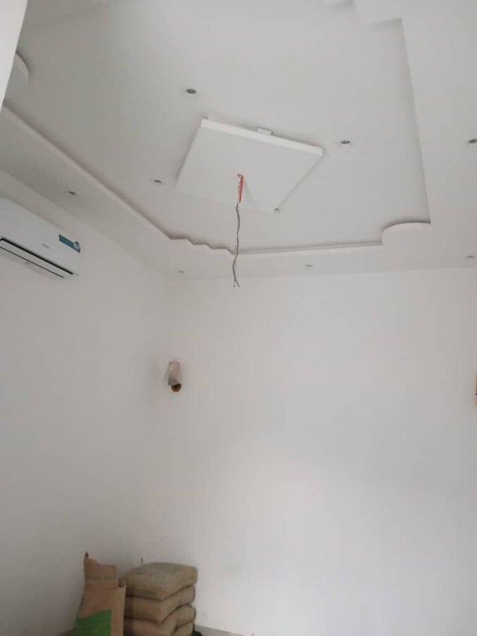Appartement cosy d'une pièce avec climatisation et design moderne