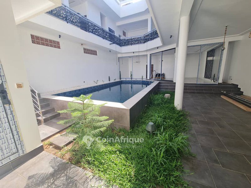 Villa luxueuse de 5 pièces avec piscine et finitions haut de gamme