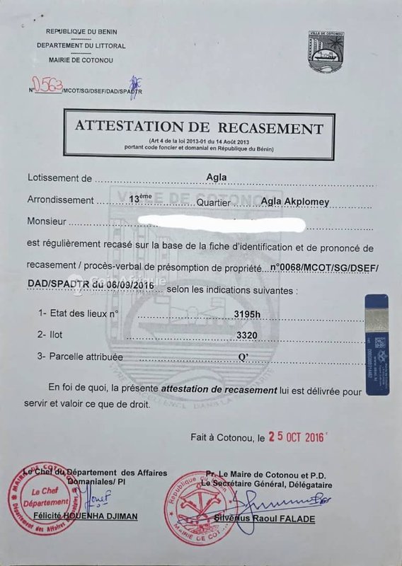 Terrain clôturé avec documents légaux complets - 324 m² en position privilégiée