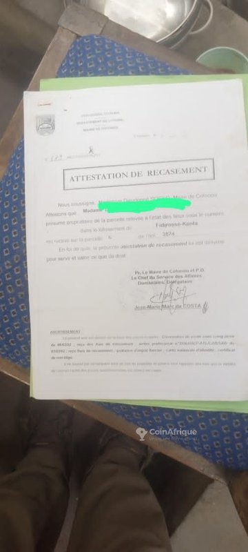 Terrain clôturé avec documents légaux complets - 324 m² en position privilégiée