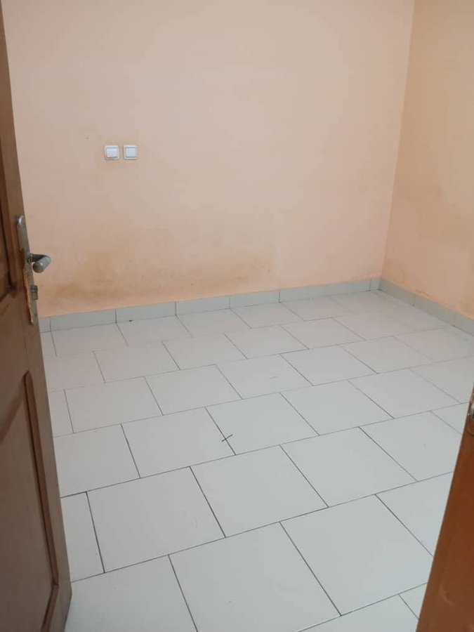 Appartement d'une pièce avec accès véhicule et compteur d'eau personnel