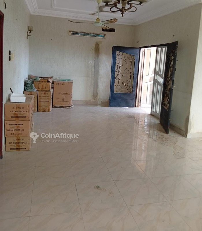 Appartement spacieux de 4 pièces avec entrée personnelle et garage double