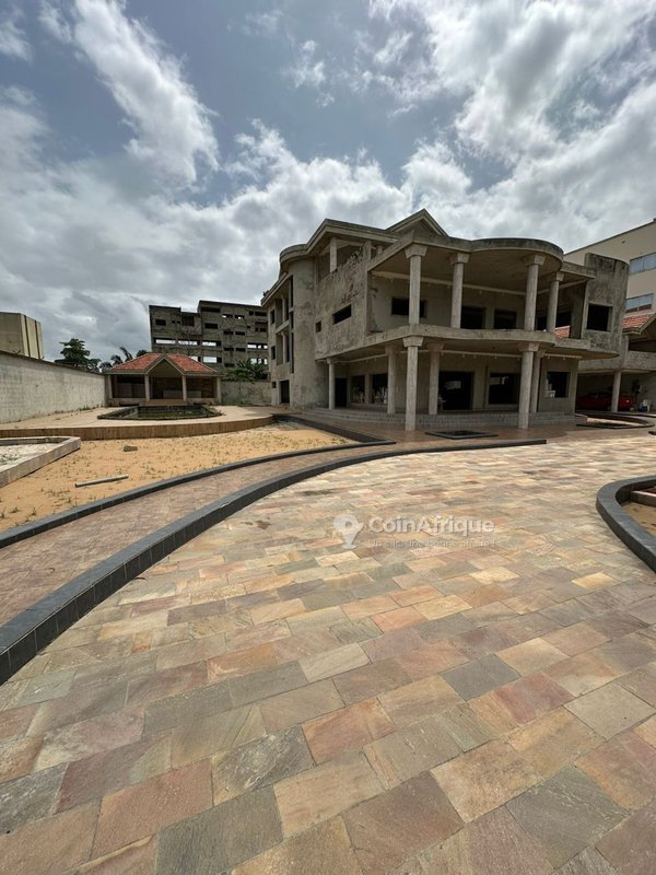 Villa luxueuse de 8 pièces avec piscine et bar duplex haut de gamme