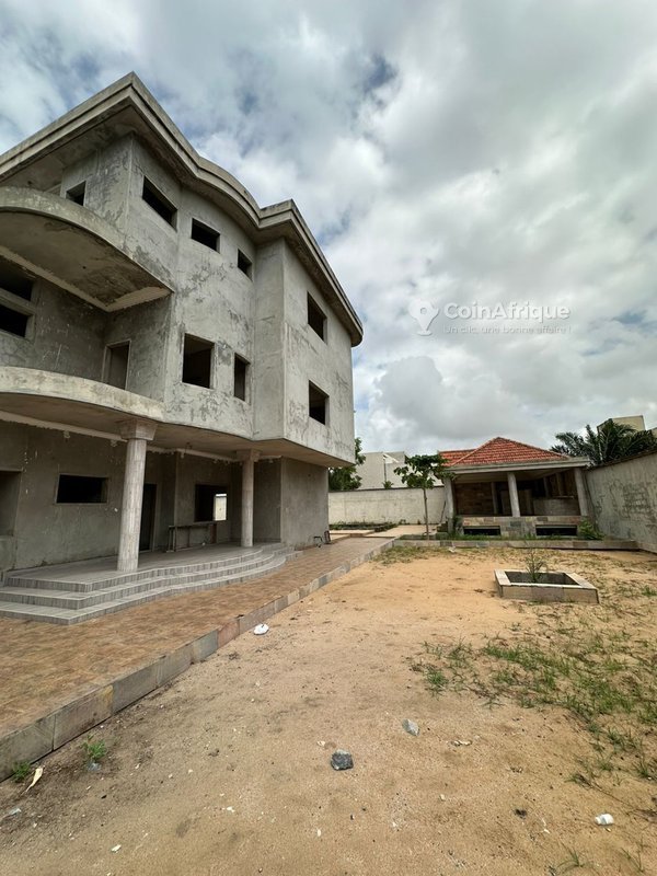 Villa luxueuse de 8 pièces avec piscine et bar duplex haut de gamme