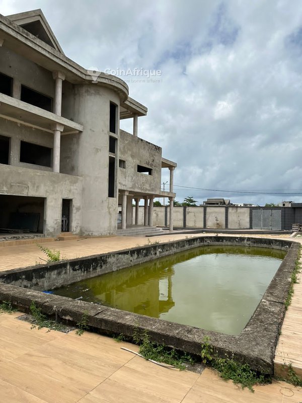 Villa luxueuse de 8 pièces avec piscine et bar duplex haut de gamme