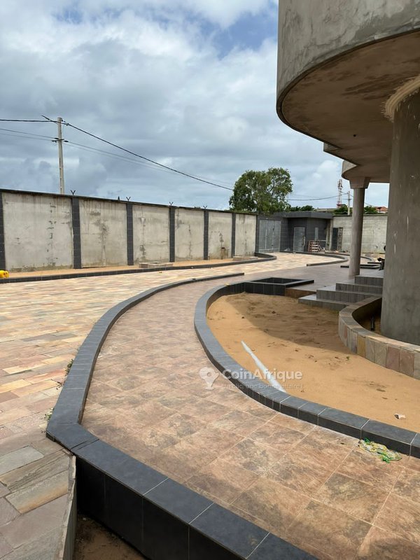 Villa luxueuse de 8 pièces avec piscine et bar duplex haut de gamme
