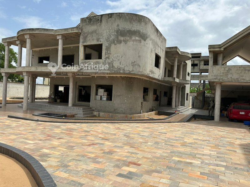 Villa luxueuse de 8 pièces avec piscine et bar duplex haut de gamme
