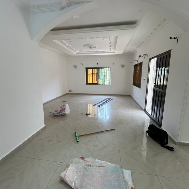 Appartement spacieux de 4 pièces avec terrasse et bureau