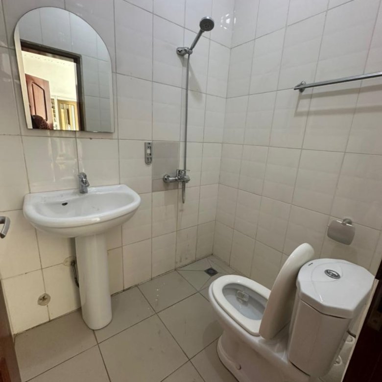 Appartement spacieux de 4 pièces avec terrasse et bureau