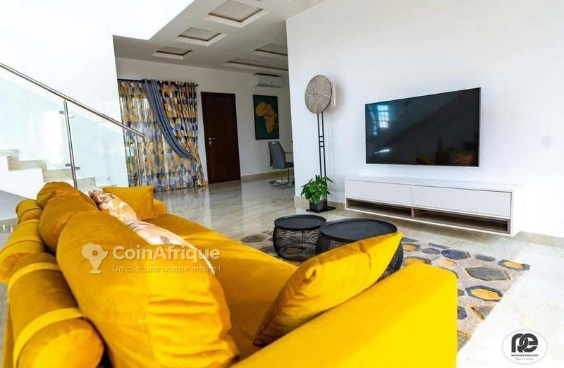 Appartement meublé duplex de 4 pièces avec piscine et vue panoramique sur mer
