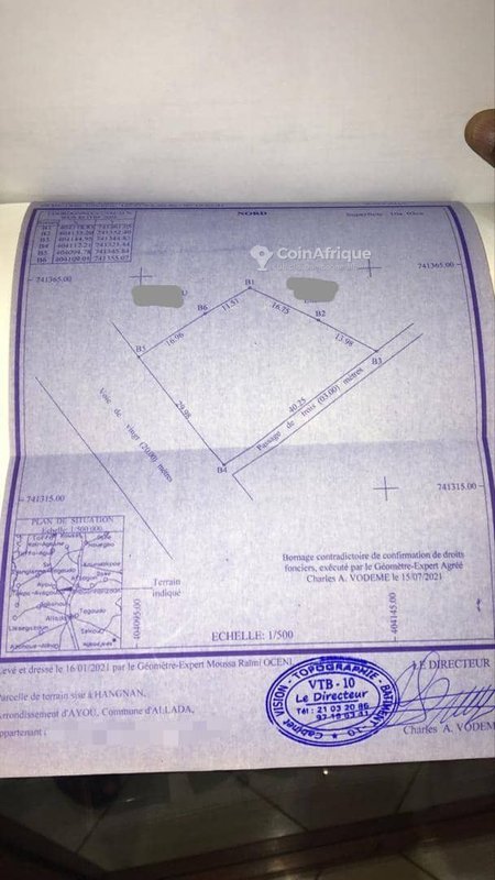 Terrain constructible de 1000 m² avec titre foncier personnel en bordure de voie stratégique