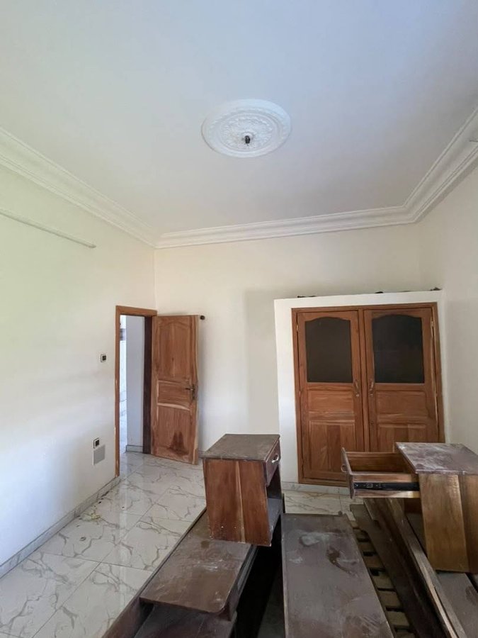 Villa luxueuse de 3 chambres avec jardin et garage spacieux