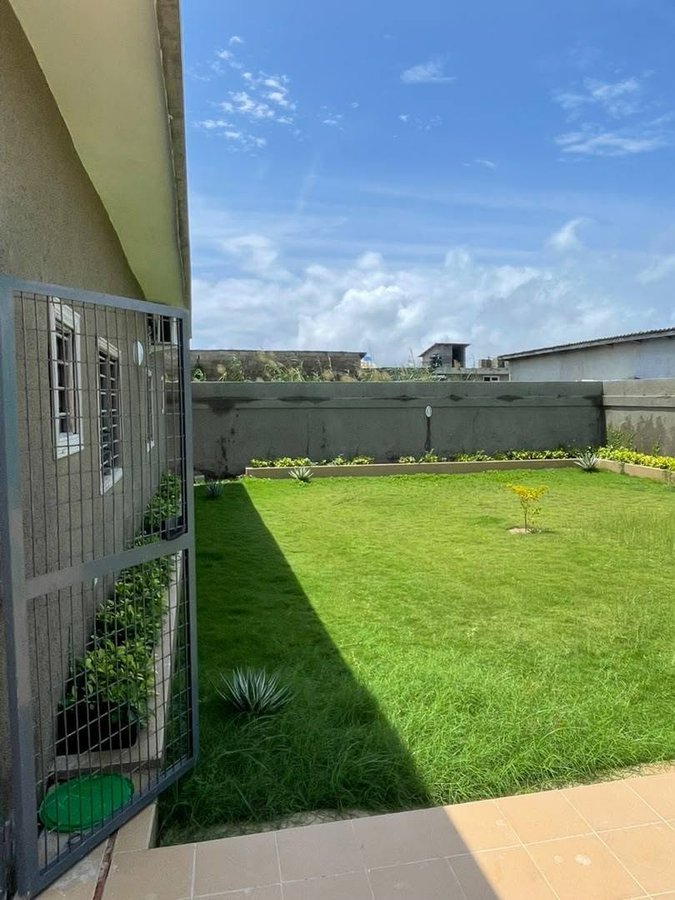 Villa luxueuse de 3 chambres avec jardin et garage spacieux