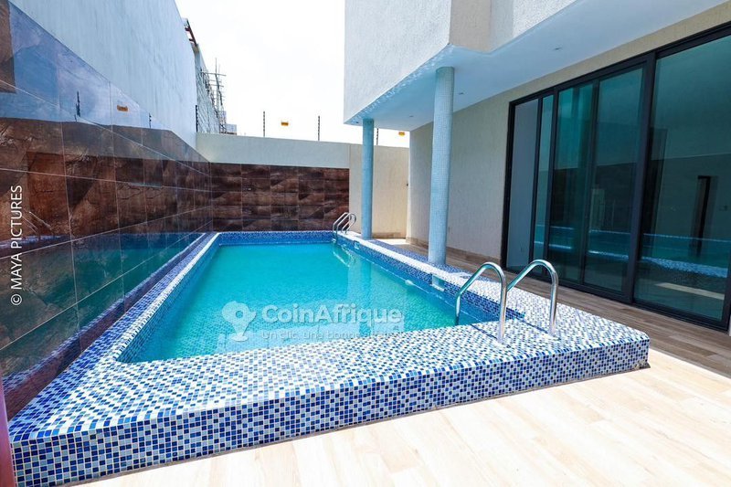 Villa luxueuse de 4 pièces avec piscine et vue sur mer