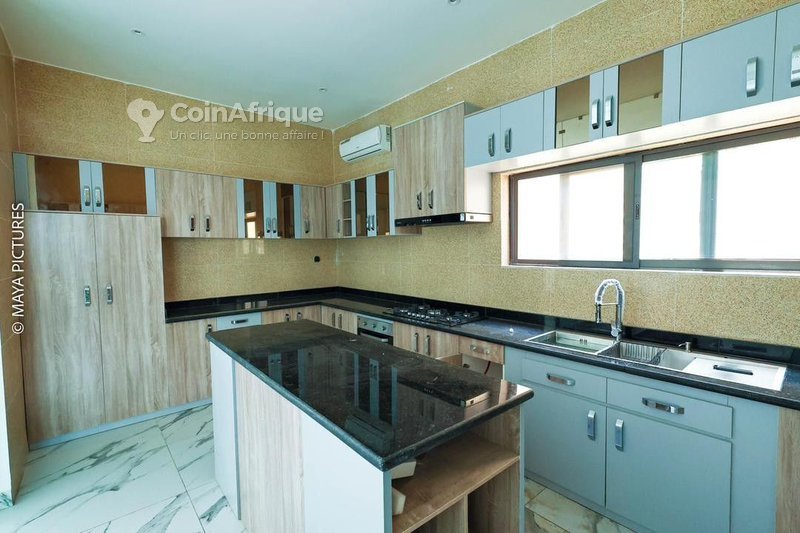 Villa luxueuse de 4 pièces avec piscine et vue sur mer