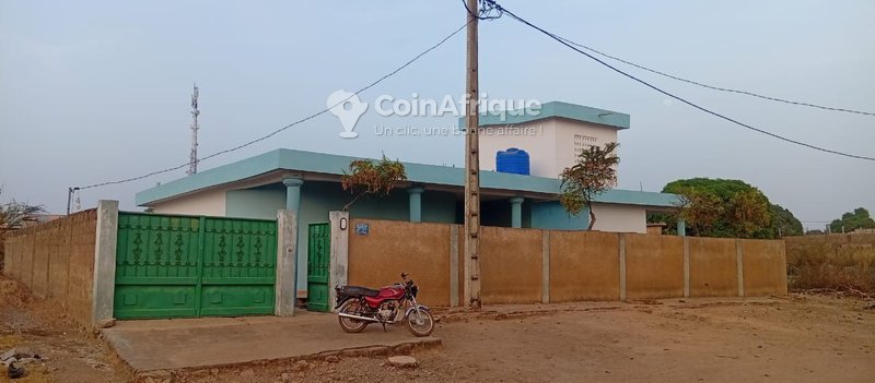 Villa luxueuse de 4 pièces avec garage spacieux et arrière-cour