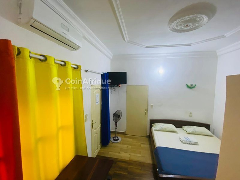 Appartement cosy d'une pièce avec cuisine équipée et cadre aéré