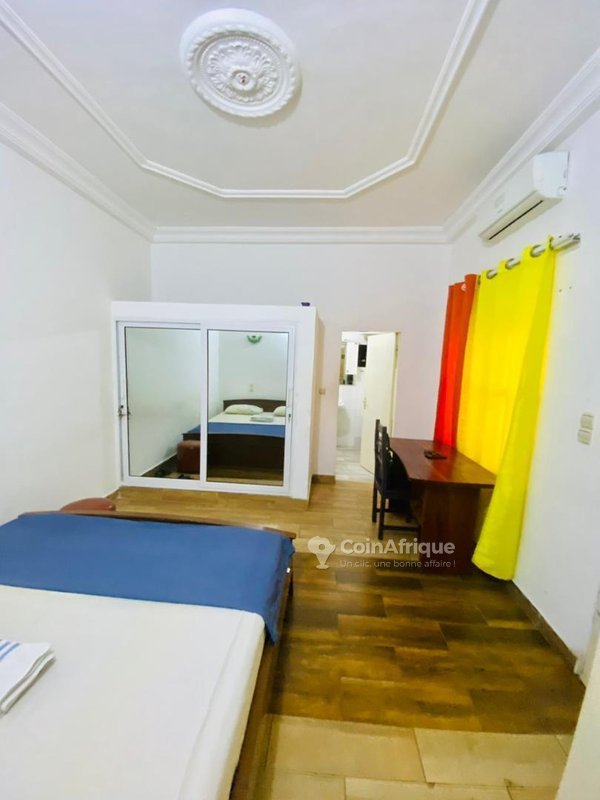 Appartement cosy d'une pièce avec cuisine équipée et cadre aéré