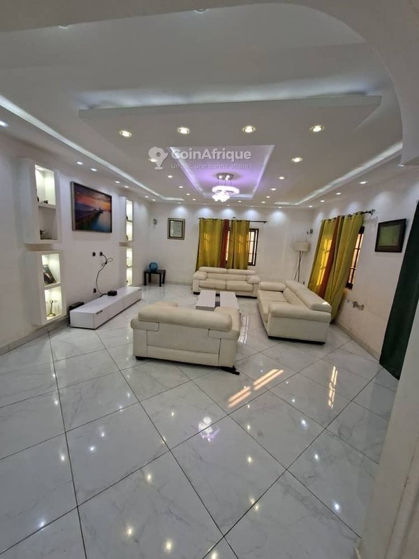 Villa luxueuse de 5 pièces avec espaces spacieux et finitions haut de gamme