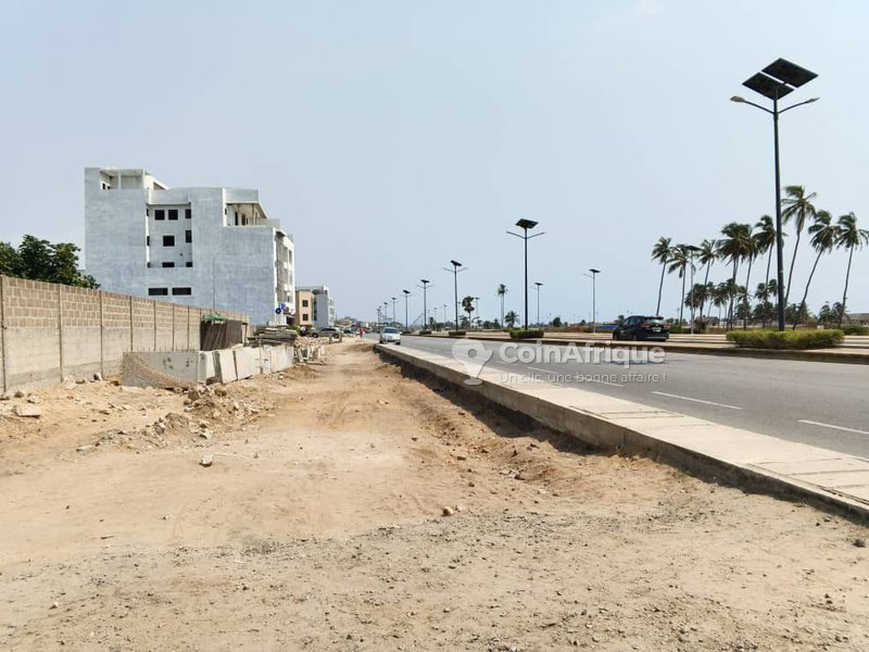 Terrain nu de 330 m² avec documents légaux complets et accès facile