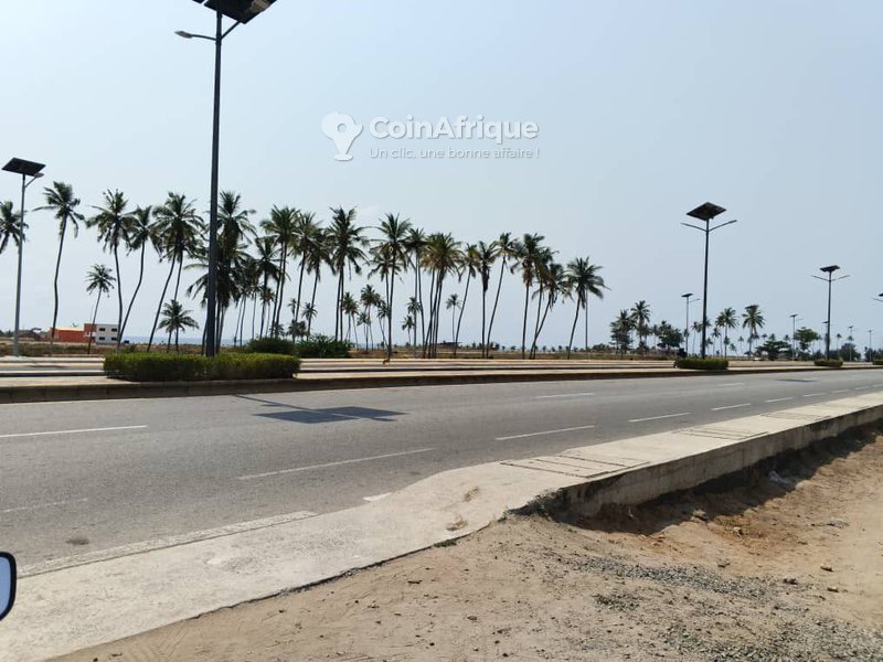 Terrain nu de 330 m² avec documents légaux complets et accès facile