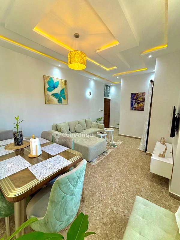 Appartement meublé 4 pièces avec balcon privé et vue sur la piste d'atterrissage