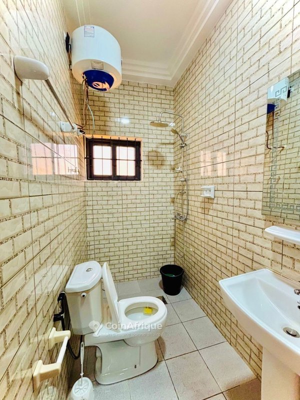 Appartement meublé 4 pièces avec balcon privé et vue sur la piste d'atterrissage