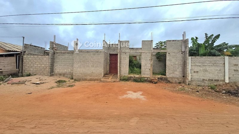 Maison inachevée R+3 avec garage spacieux et potentiel locatif exceptionnel