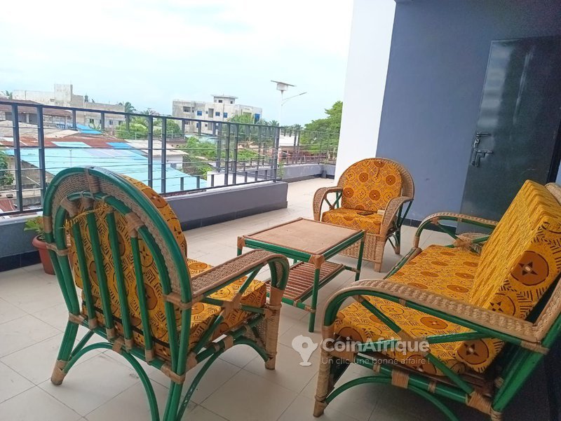 Appartement meublé de 3 pièces avec terrasse et garage sécurisé à proximité de la plage
