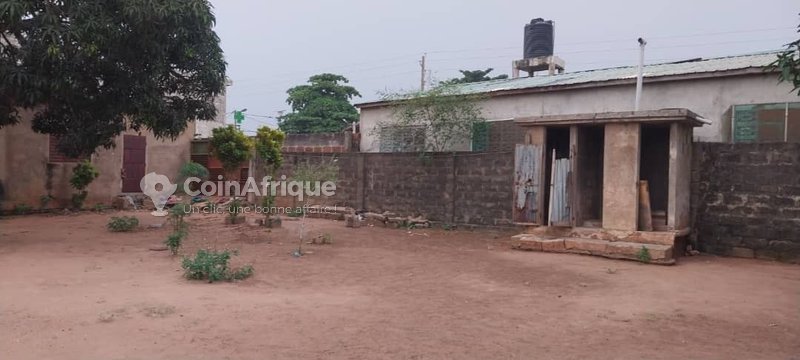 Terrain à vendre avec titre foncier et voies spacieuses de 10 mètres