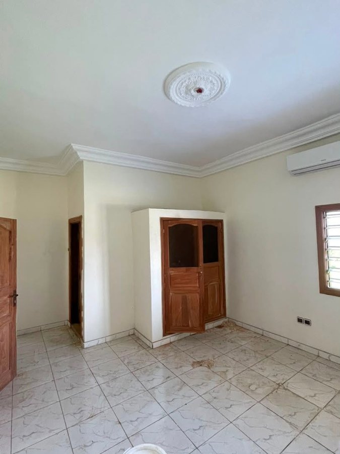 Villa luxueuse de 3 chambres avec jardin et dépendance