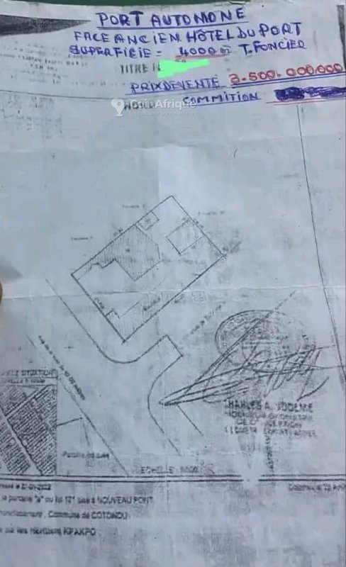 Grand terrain de 4000 m² en angle de rue - Idéal pour projets commerciaux et immobiliers