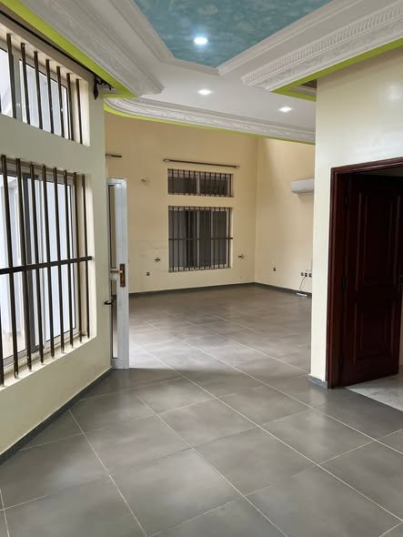 Villa luxueuse de 5 pièces avec climatisation et espaces spacieux
