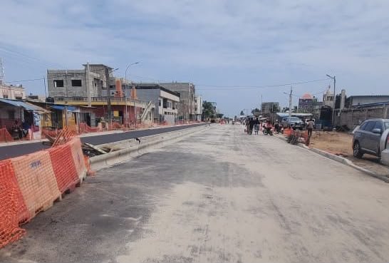 Parcelle clôturée de 330m² avec levé topographique et reçu de recasement en bordure de route goudronnée