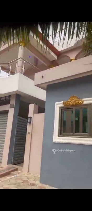 Villa luxueuse de 5 chambres avec salon staffé et titres fonciers en cours