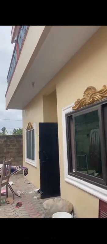 Villa luxueuse de 5 chambres avec salon staffé et titres fonciers en cours