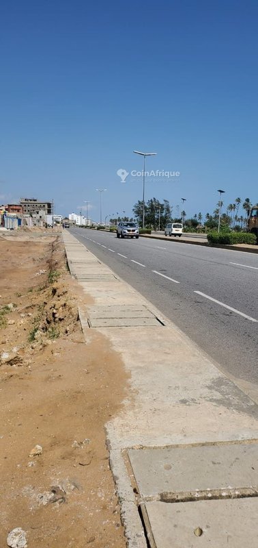 Terrain spacieux de 522 m² avec titre foncier personnel et levé topographique