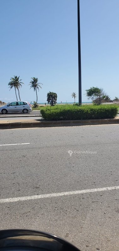 Terrain spacieux de 522 m² avec titre foncier personnel et levé topographique