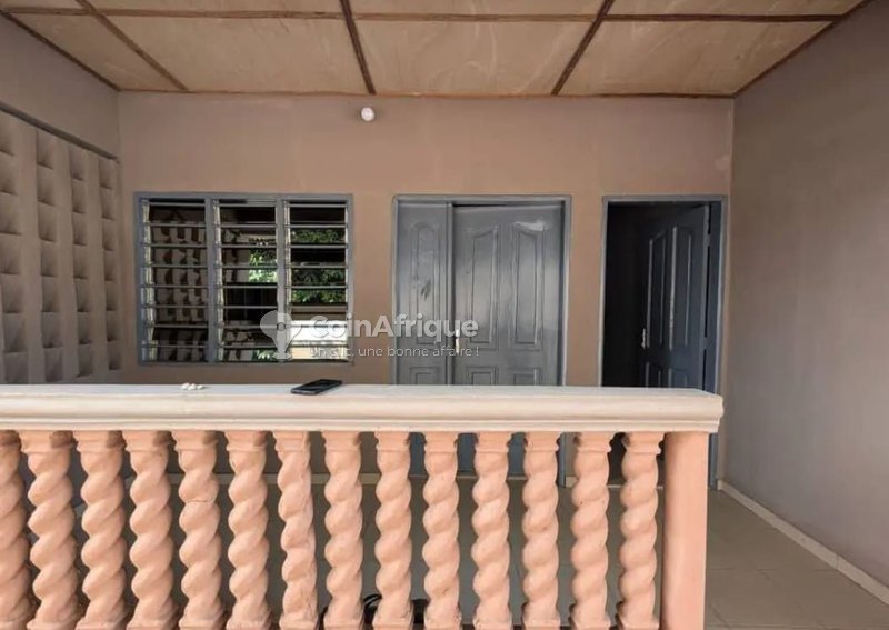 Maison locative de 7 pièces avec titre foncier personnel et potentiel locatif exceptionnel