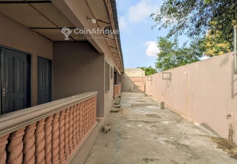 Maison locative de 7 pièces avec titre foncier personnel et potentiel locatif exceptionnel