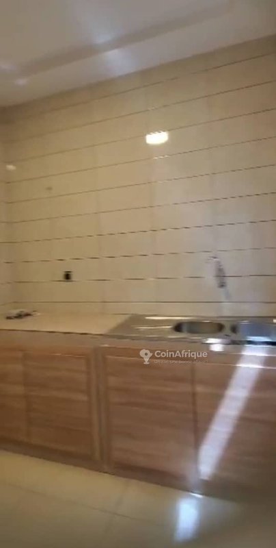 Appartement de 2 pièces avec escalier personnel et construction moderne