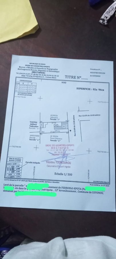 Terrain constructible de 296 m² avec certificat cadastral et emplacement privilégié